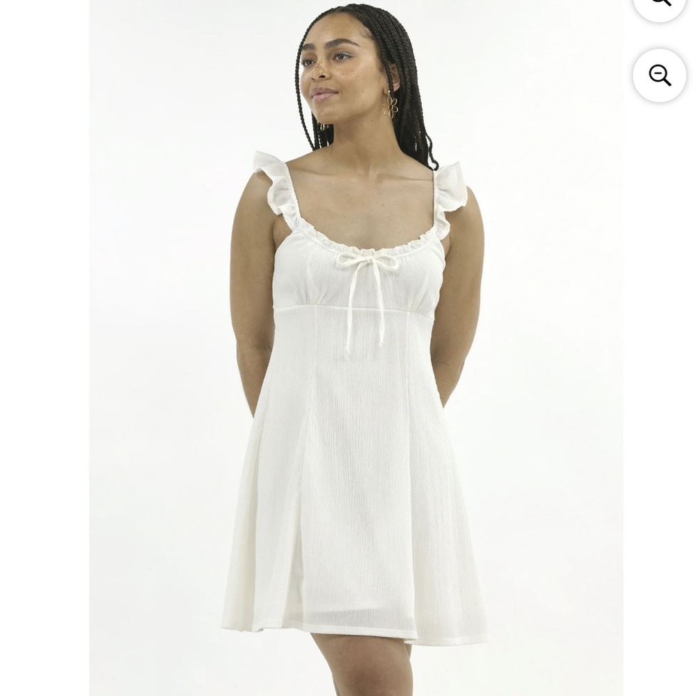 🌱🦢4 FOR $15!🦢🌱 New White Ruffle Sleeve Dress